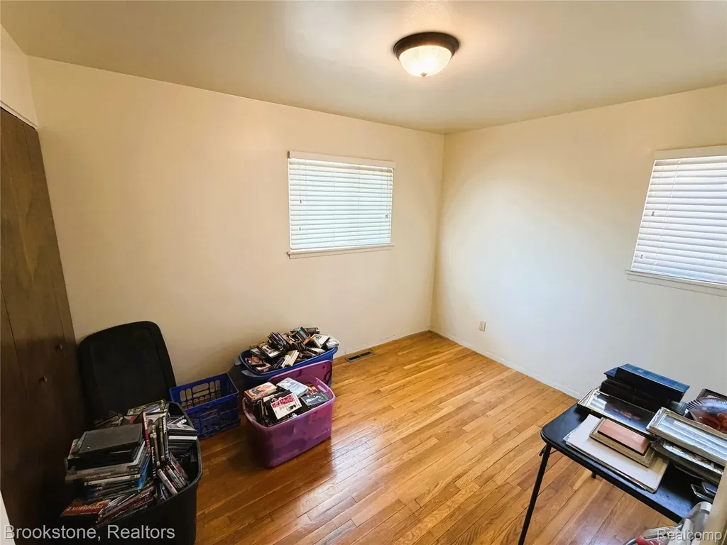 31228 Regal Drive Warren City MI 48088