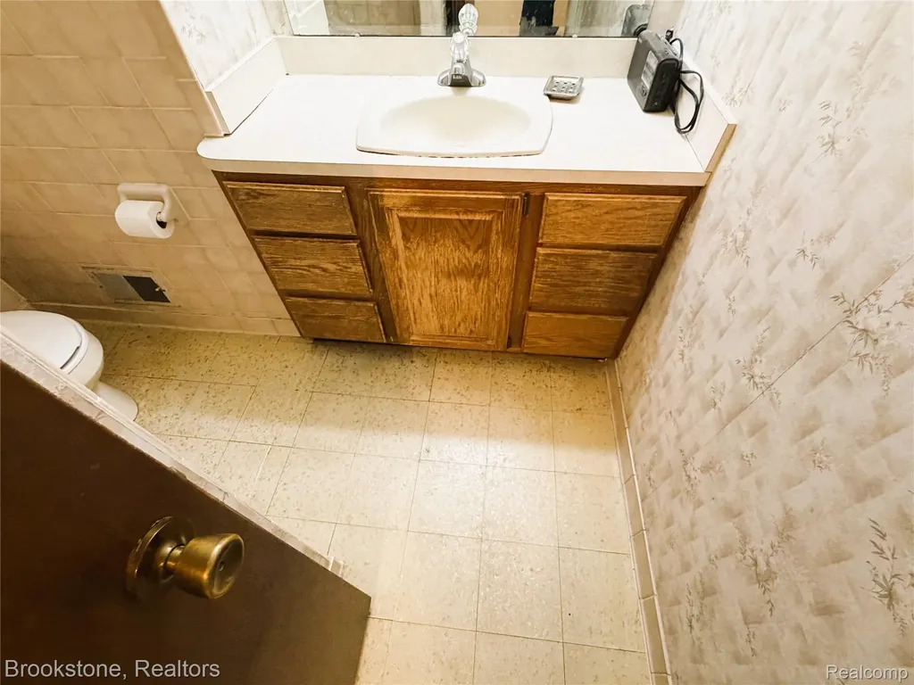 31228 Regal Drive Warren City MI 48088