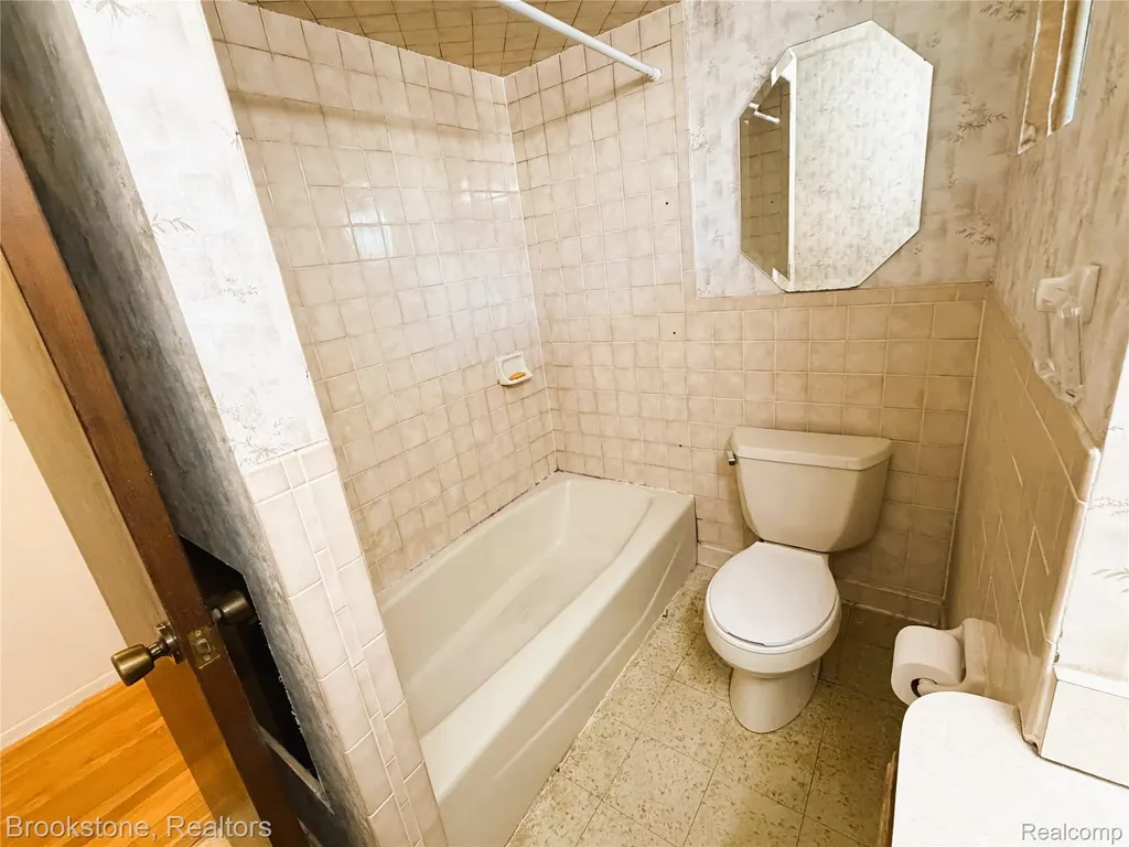 31228 Regal Drive Warren City MI 48088