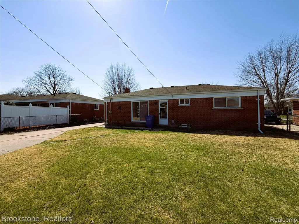 31228 Regal Drive Warren City MI 48088