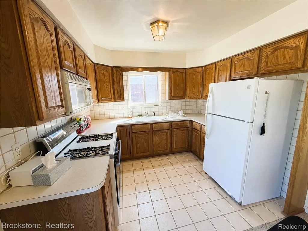 31228 Regal Drive Warren City MI 48088