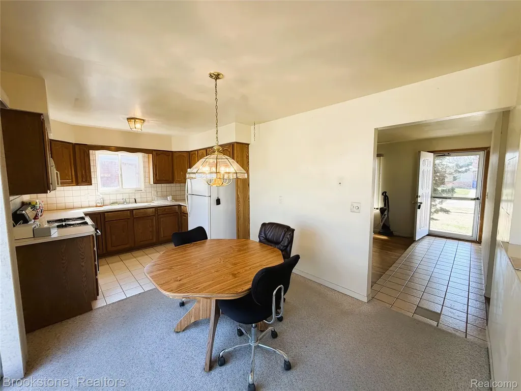 31228 Regal Drive Warren City MI 48088
