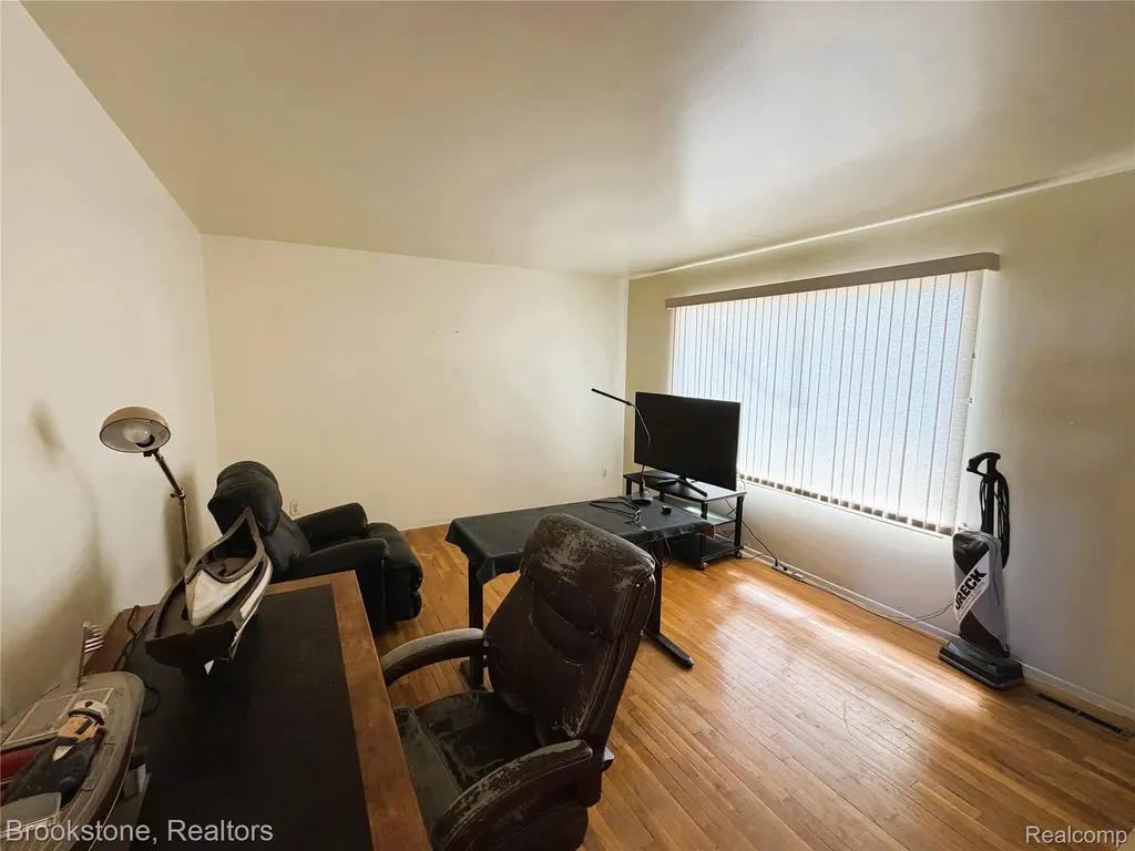 31228 Regal Drive Warren City MI 48088