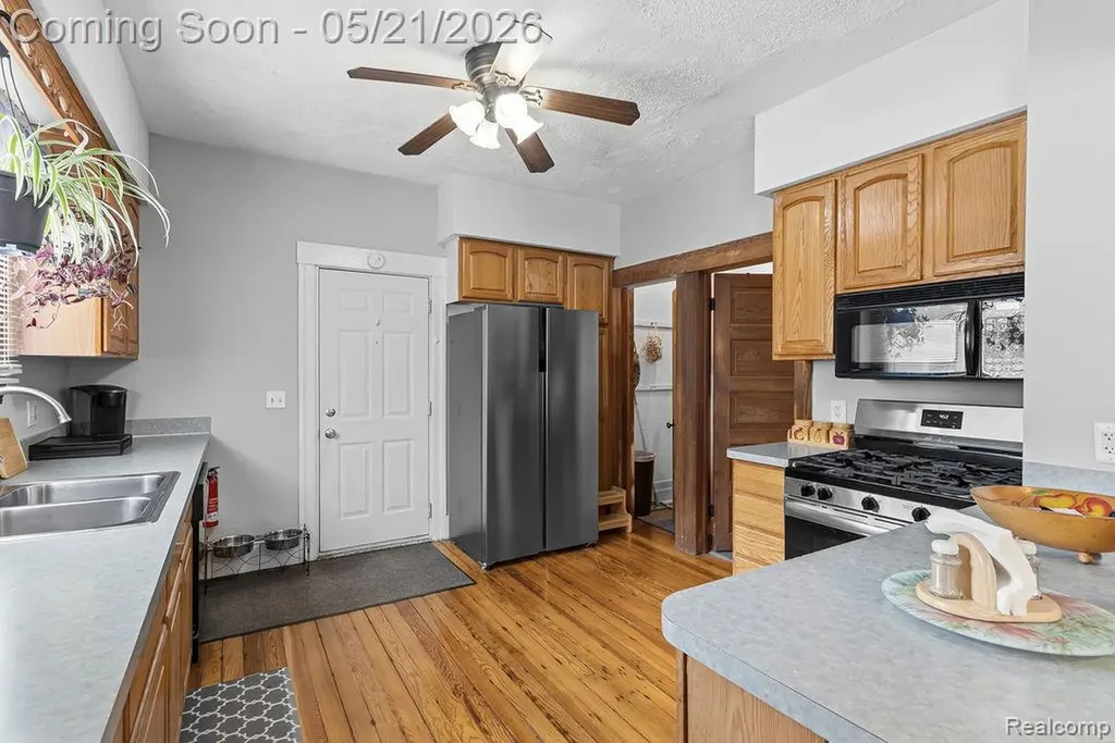 437 Poplar Street Wyandotte City MI 48192