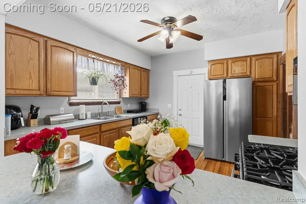 437 Poplar Street Wyandotte City MI 48192