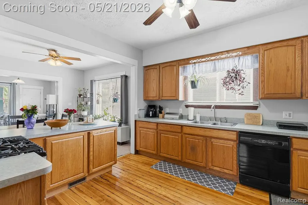 437 Poplar Street Wyandotte City MI 48192