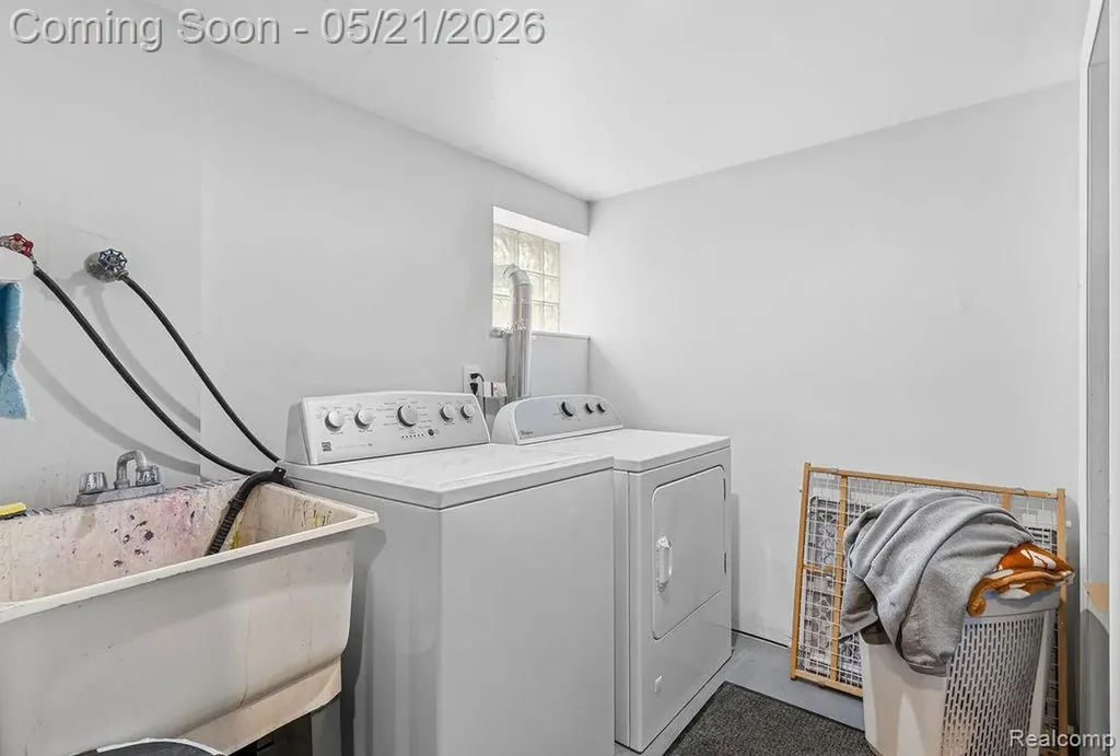 437 Poplar Street Wyandotte City MI 48192