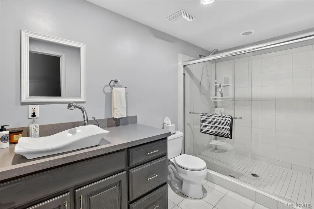 552 N Mckinley Road Flushing City MI 48433