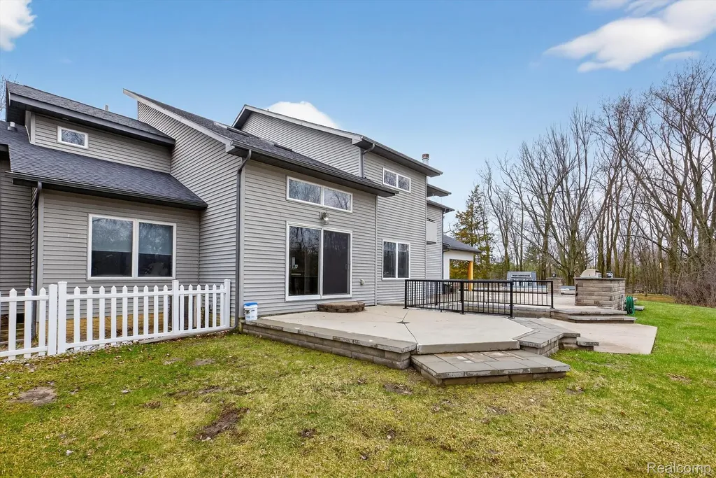 552 N Mckinley Road Flushing City MI 48433