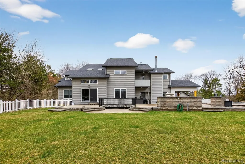 552 N Mckinley Road Flushing City MI 48433