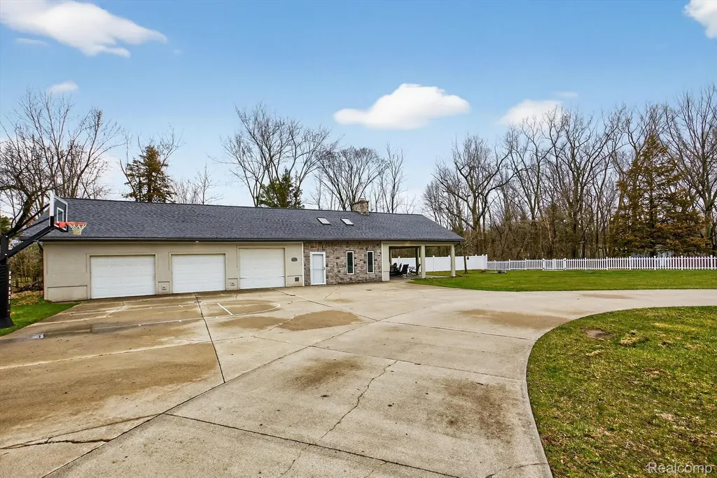 552 N Mckinley Road Flushing City MI 48433