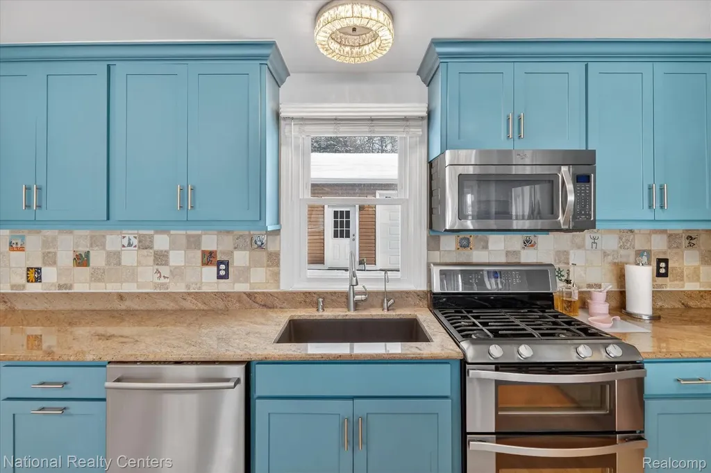 560 Black Oaks Trail Howell City MI 48843