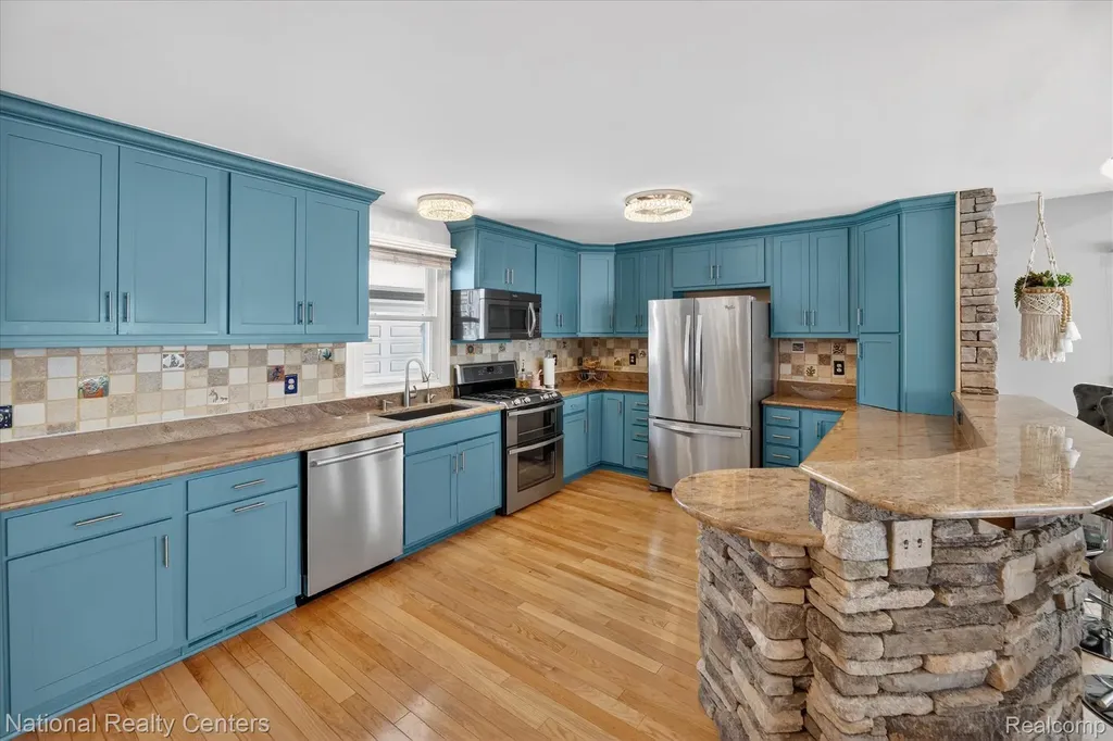 560 Black Oaks Trail Howell City MI 48843