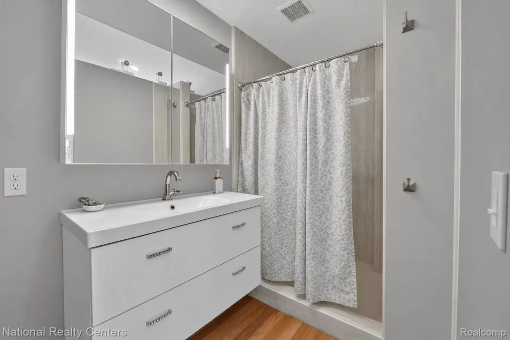 560 Black Oaks Trail Howell City MI 48843