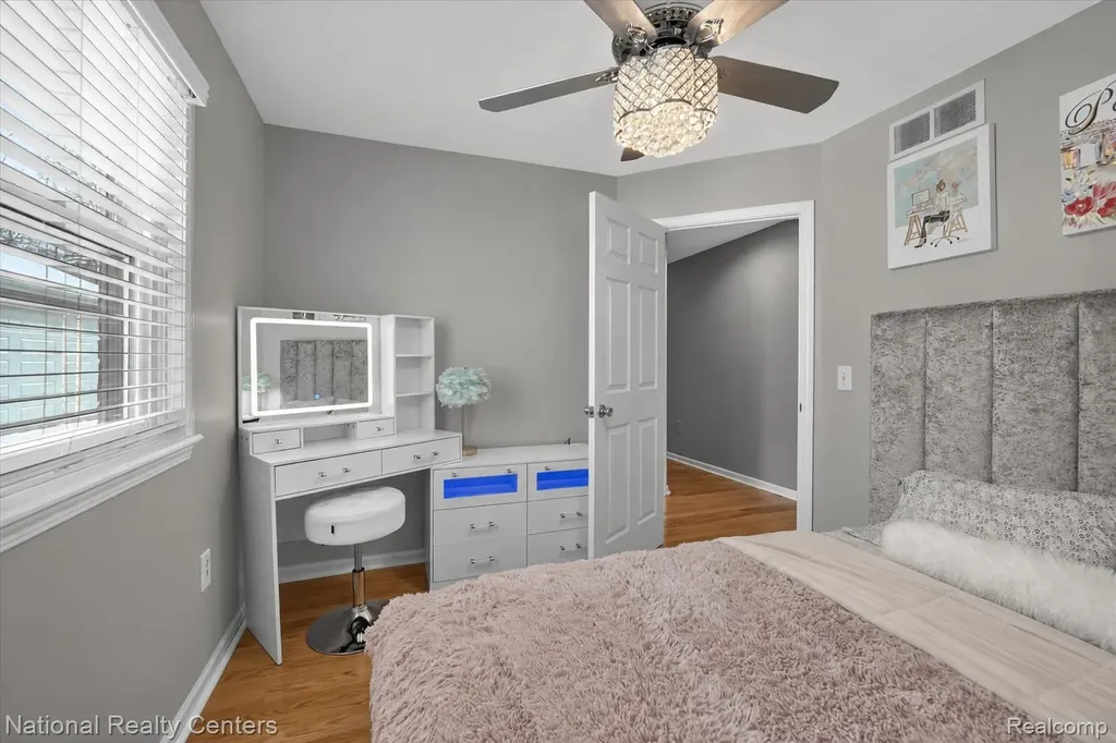 560 Black Oaks Trail Howell City MI 48843
