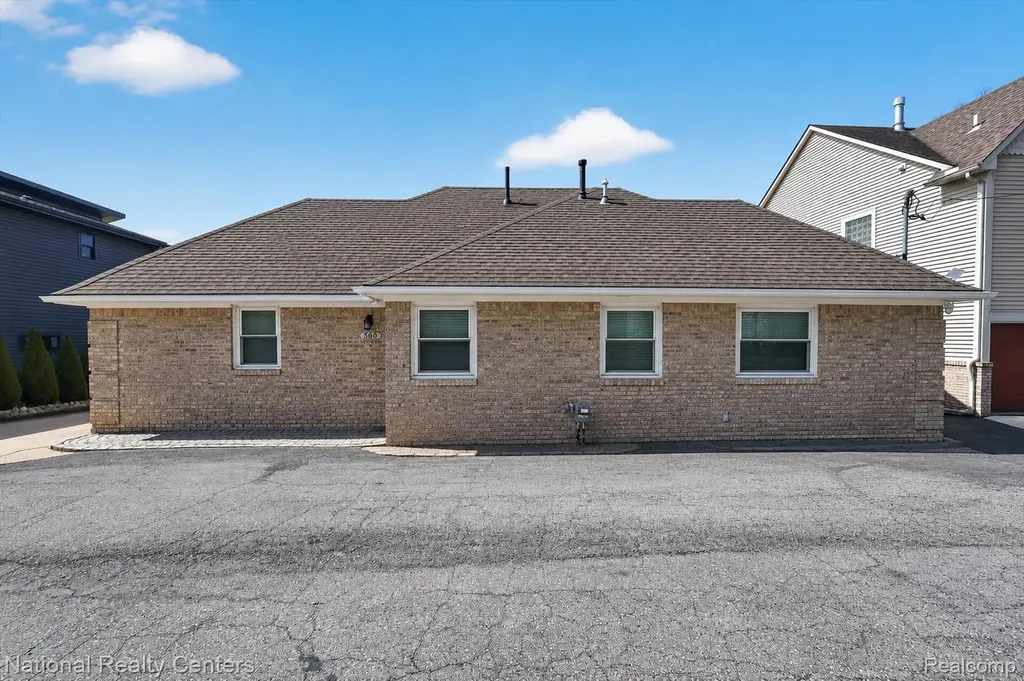 560 Black Oaks Trail Howell City MI 48843