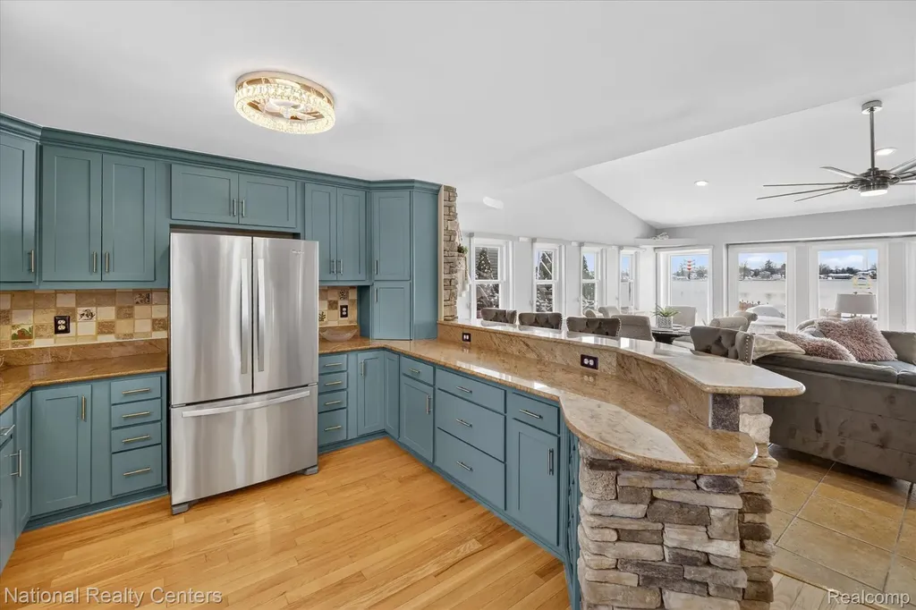 560 Black Oaks Trail Howell City MI 48843