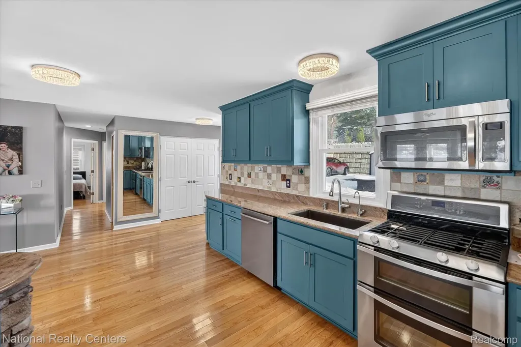 560 Black Oaks Trail Howell City MI 48843