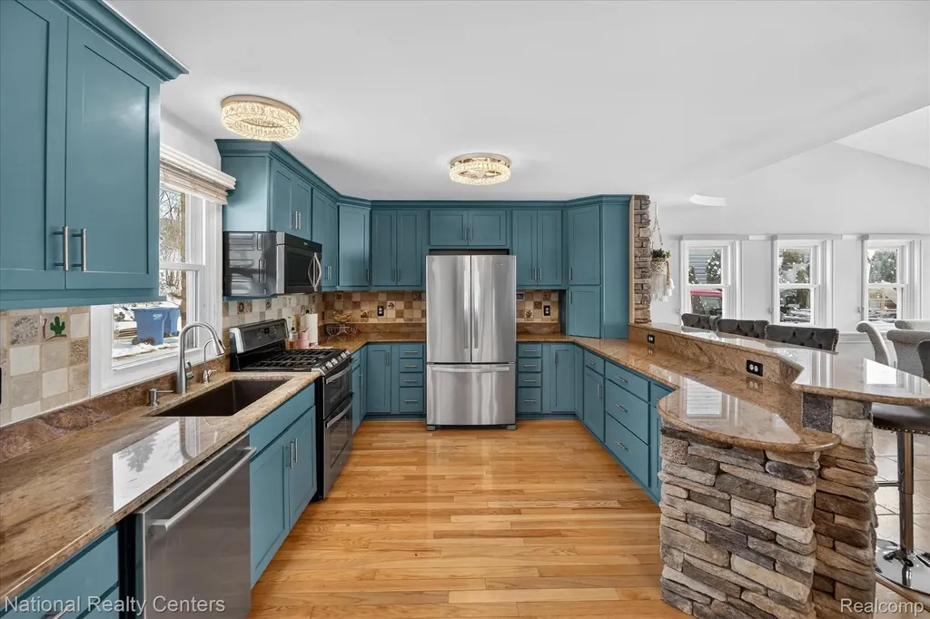 560 Black Oaks Trail Howell City MI 48843