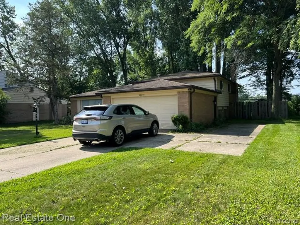 28835 Murray Crescent Drive Southfield City MI 48076