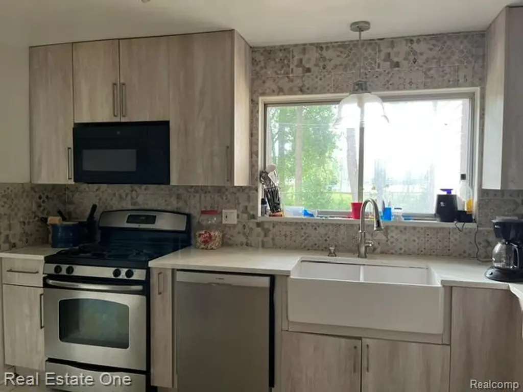 28835 Murray Crescent Drive Southfield City MI 48076