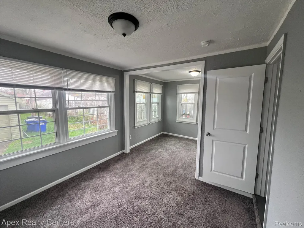 20411 Washburn Street Detroit City MI 48221