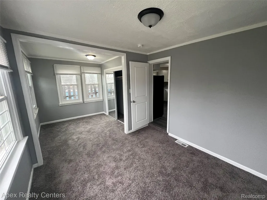 20411 Washburn Street Detroit City MI 48221