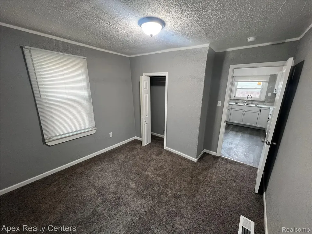 20411 Washburn Street Detroit City MI 48221