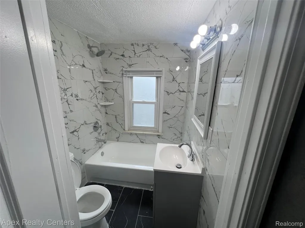 20411 Washburn Street Detroit City MI 48221