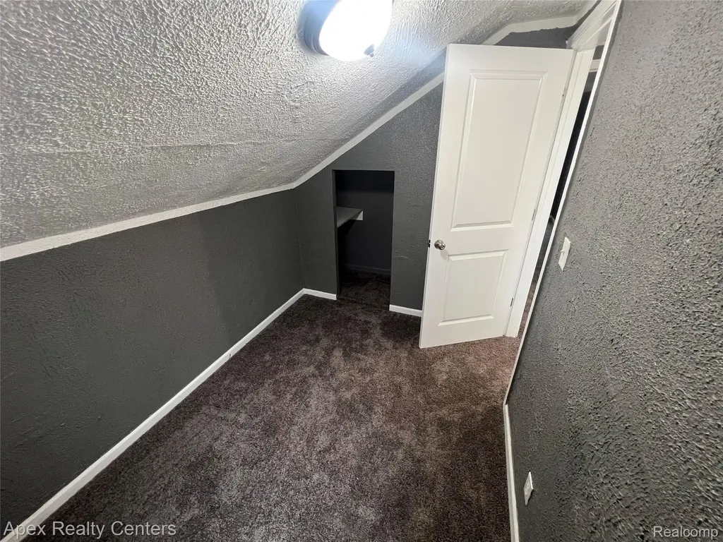 20411 Washburn Street Detroit City MI 48221