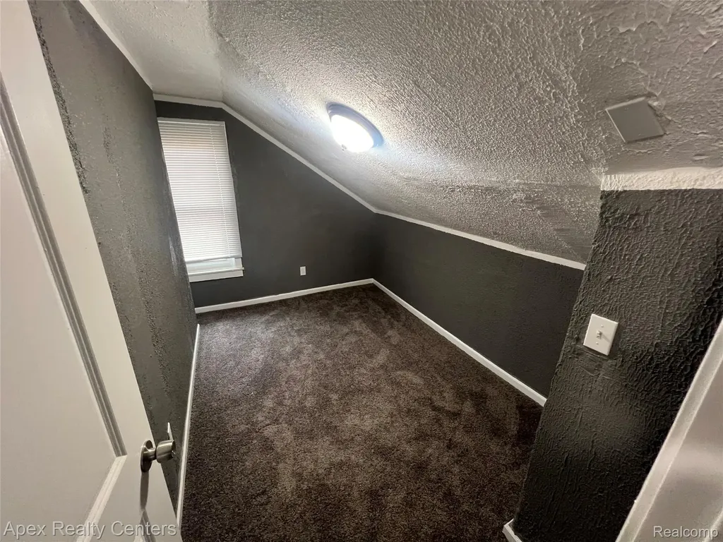 20411 Washburn Street Detroit City MI 48221