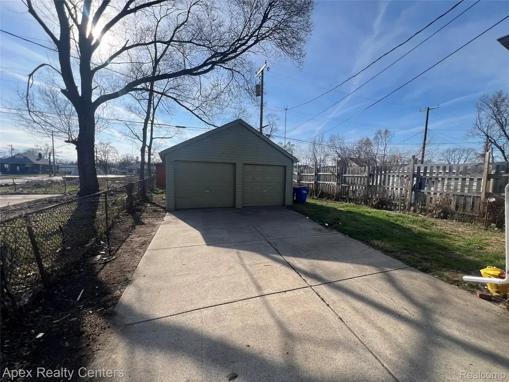 20411 Washburn Street Detroit City MI 48221