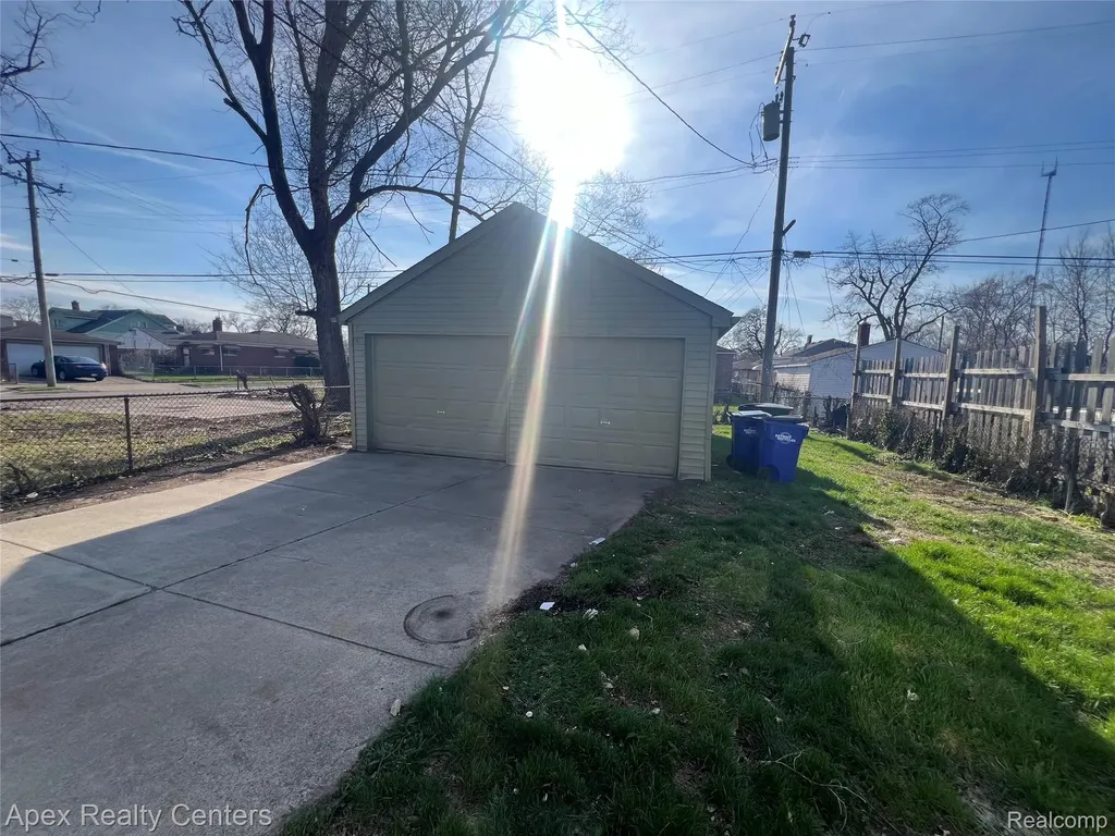 20411 Washburn Street Detroit City MI 48221