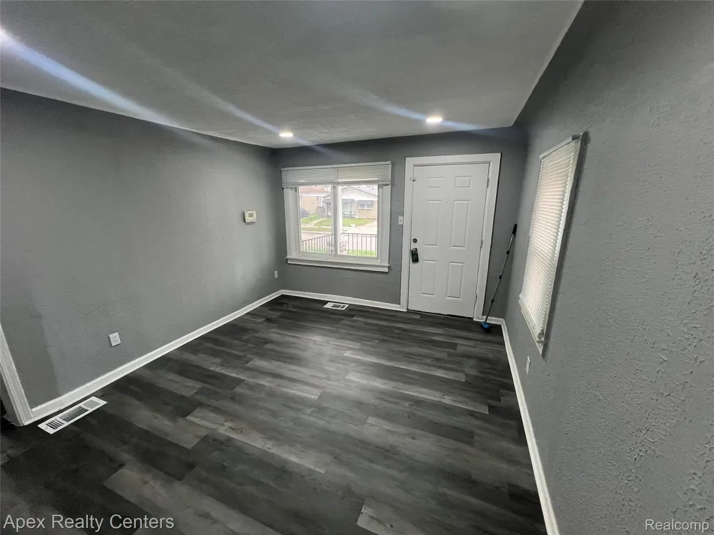 20411 Washburn Street Detroit City MI 48221