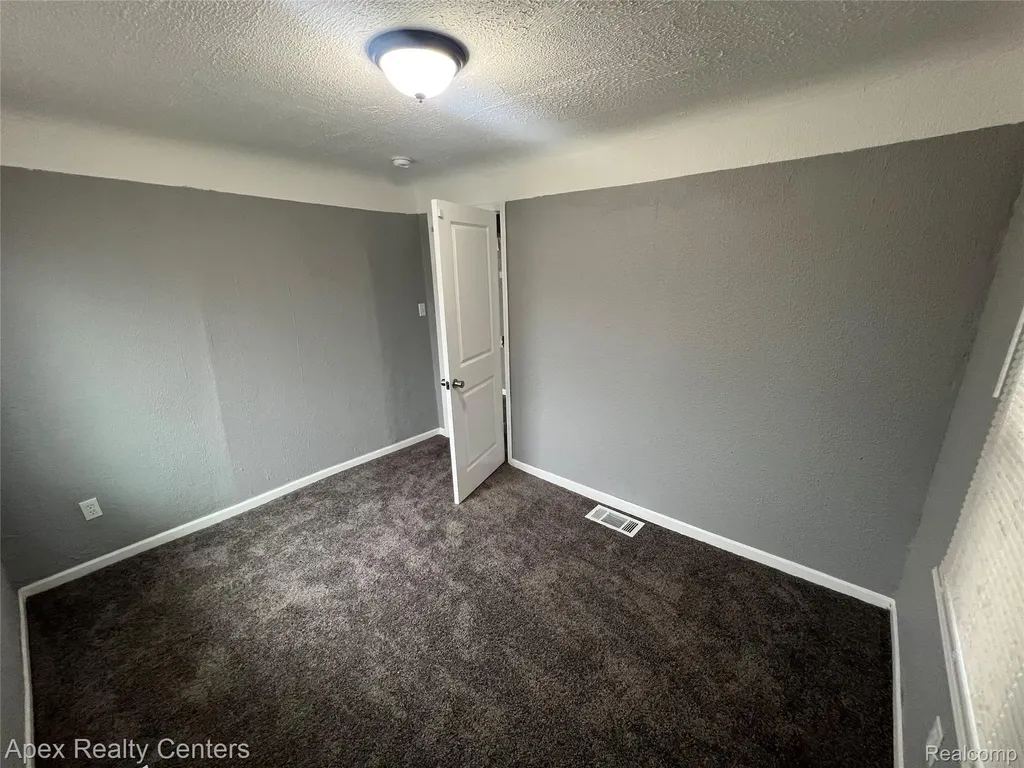 20411 Washburn Street Detroit City MI 48221