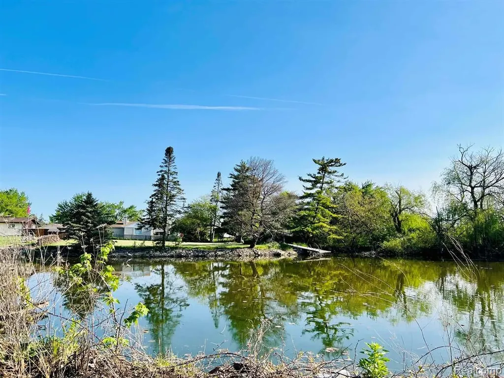 4925 Greenville Road Berlin Charter Township MI 48166