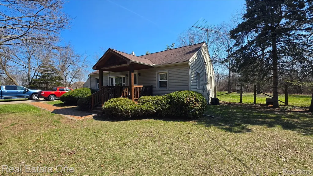 1288 Shoman Street Waterford Charter Township MI 48327