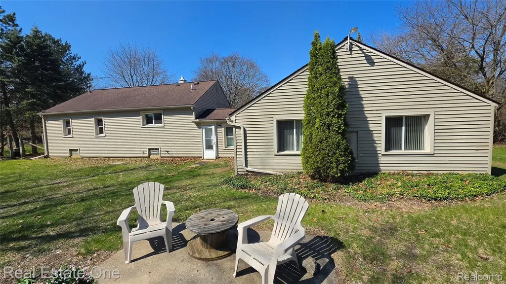 1288 Shoman Street Waterford Charter Township MI 48327
