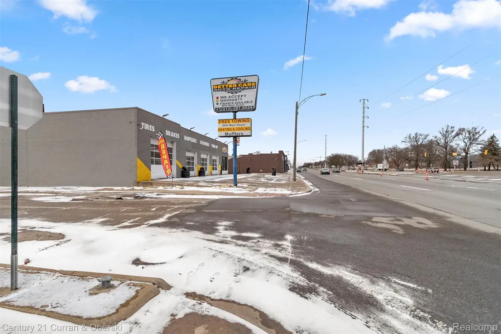 7417 W 8 Mile Road Detroit City MI 48221
