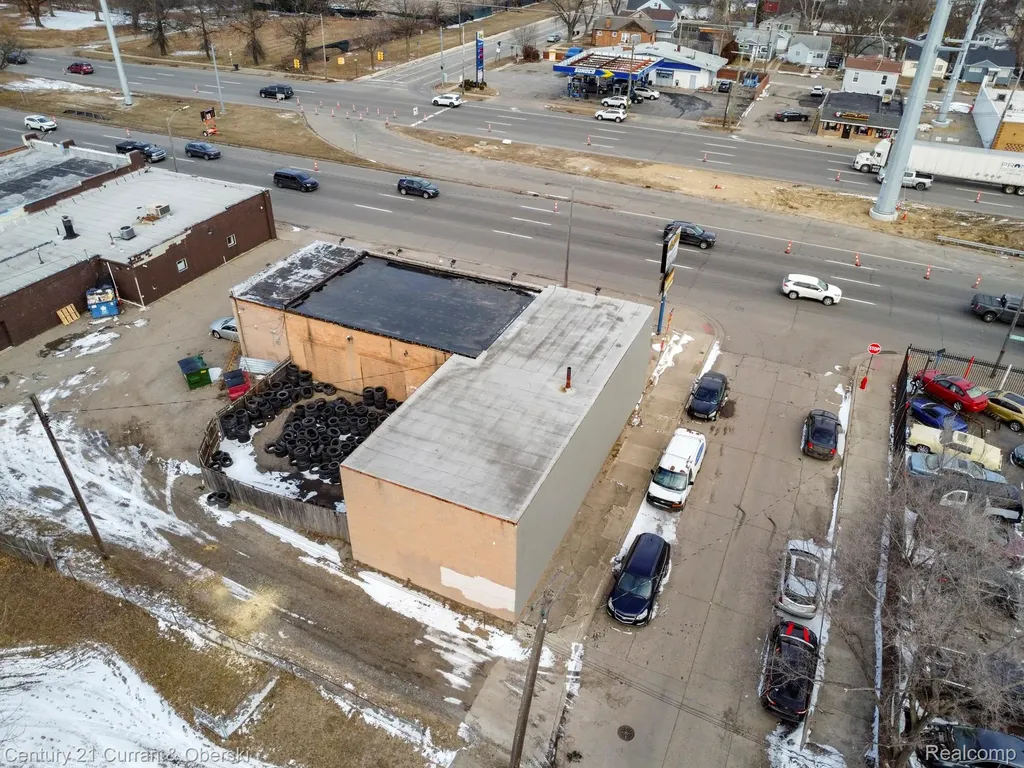 7417 W 8 Mile Road Detroit City MI 48221