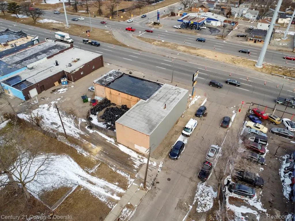 7417 W 8 Mile Road Detroit City MI 48221