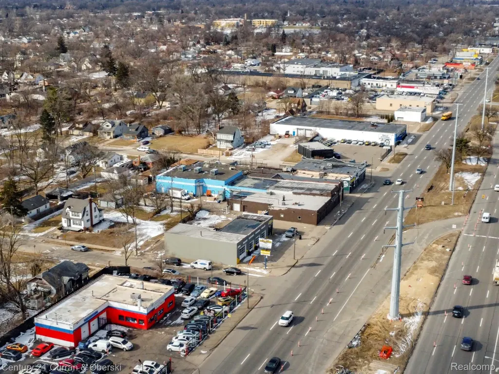 7417 W 8 Mile Road Detroit City MI 48221