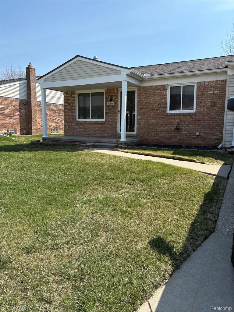 16444 E Terrace Court Roseville City MI 48066