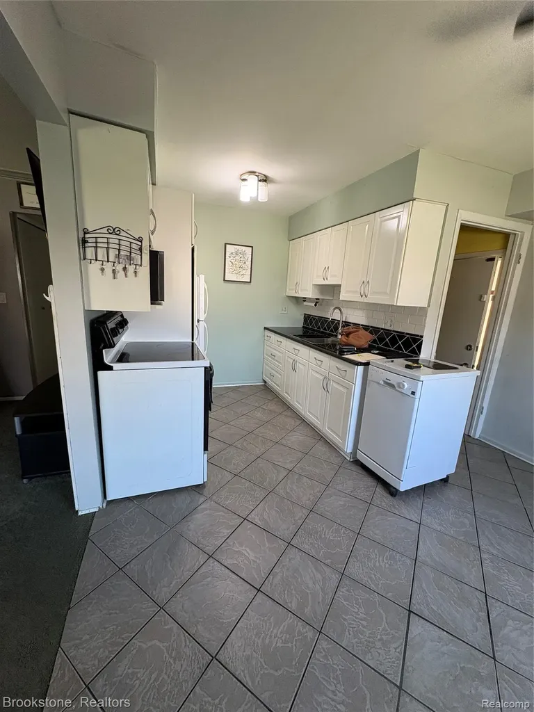 16444 E Terrace Court Roseville City MI 48066