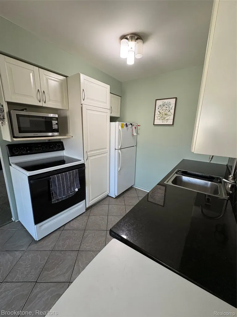 16444 E Terrace Court Roseville City MI 48066