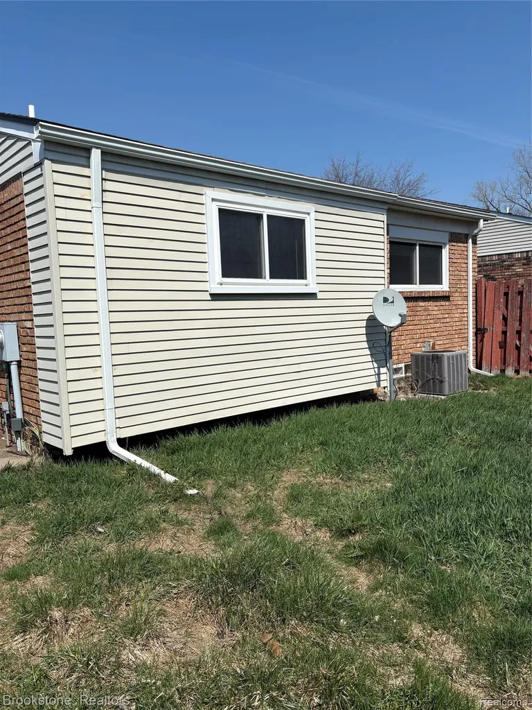 16444 E Terrace Court Roseville City MI 48066