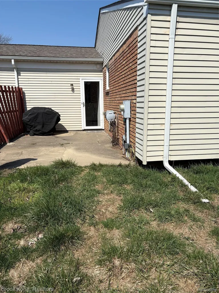 16444 E Terrace Court Roseville City MI 48066