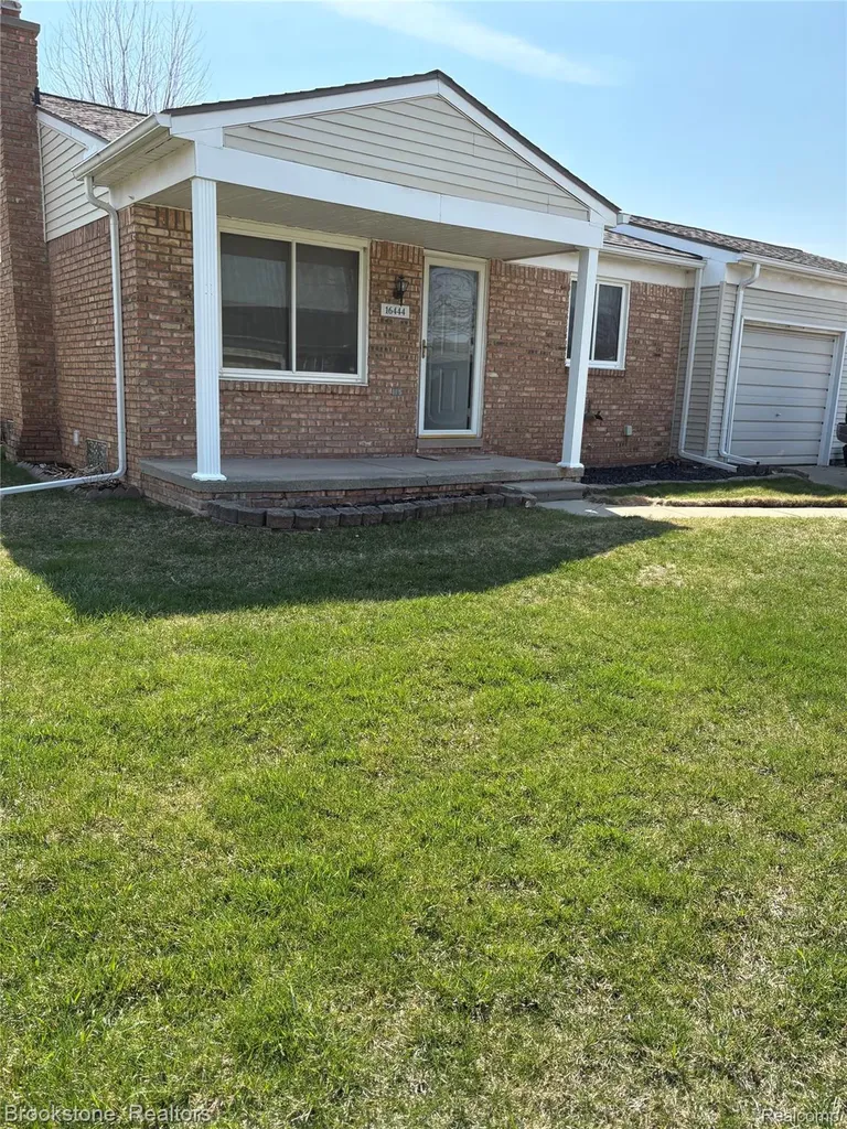 16444 E Terrace Court Roseville City MI 48066