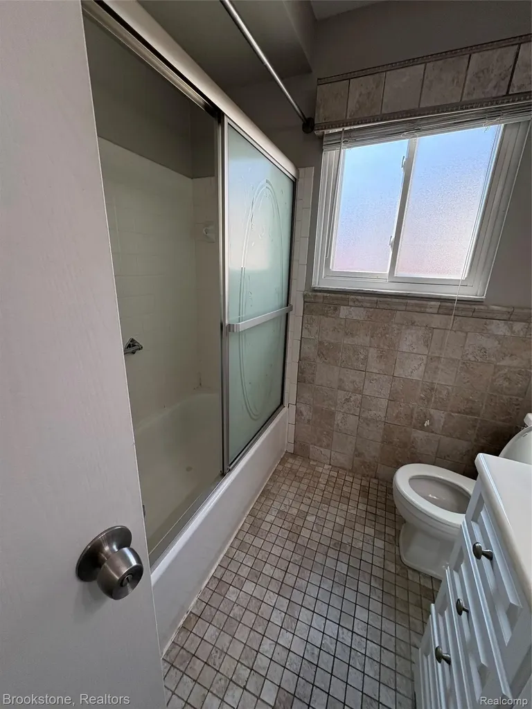 16444 E Terrace Court Roseville City MI 48066
