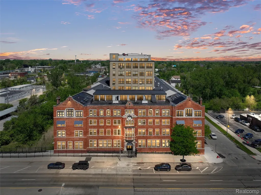 6533 E Jefferson Detroit City MI 48207